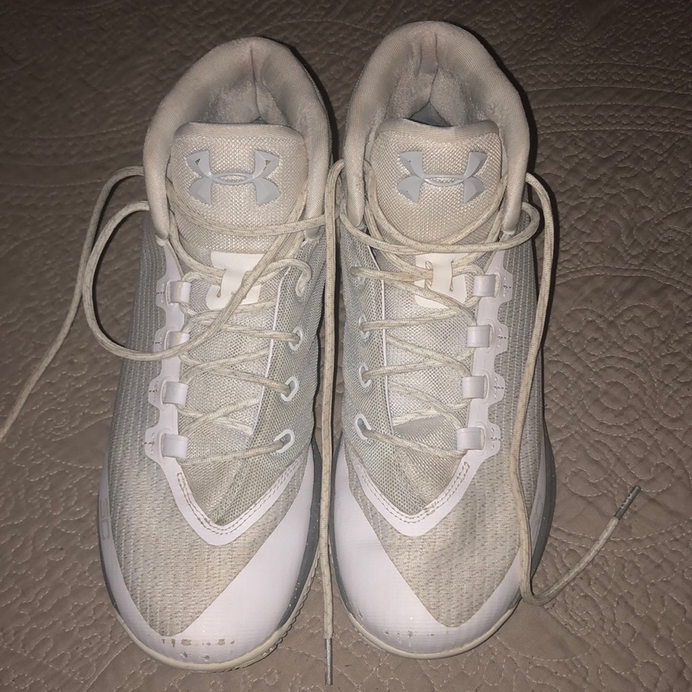 Basketball shoes